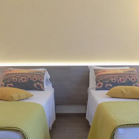 Millyholidays - Sunflower - Center - Nearby - Private Garden - Pool * Bardolino